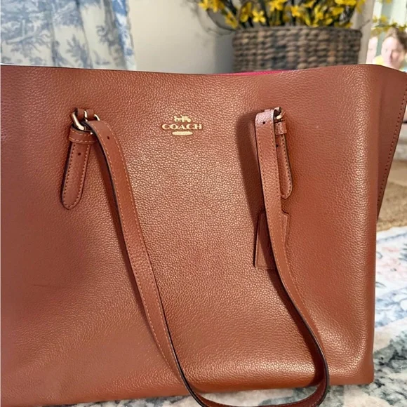 Coach Tan Leather Tote with Pink & Burgundy Interior Middle Zipper Compartment - Picture 2 of 5
